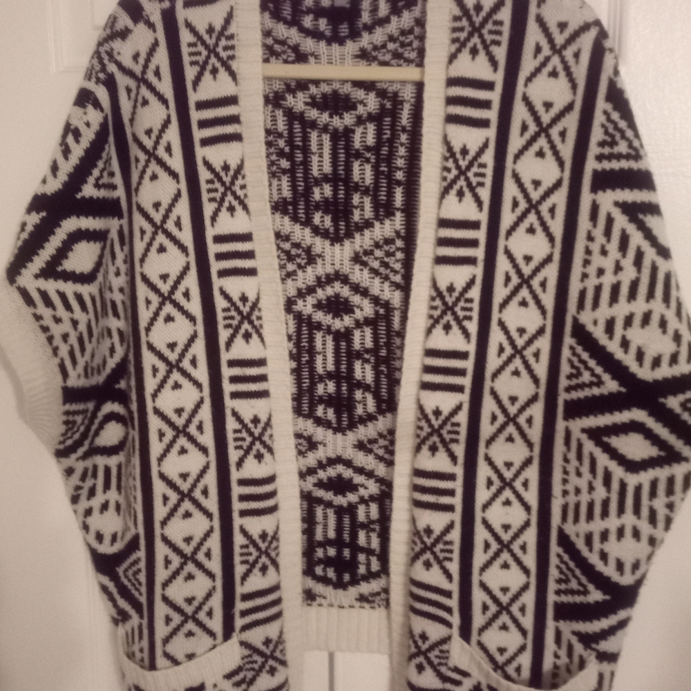 Charlotte Russe Black and White Geometric Cardigan